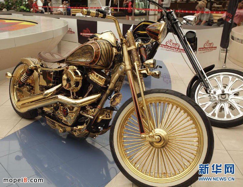 阿布扎比國際摩托車展上一款鍍金摩托車