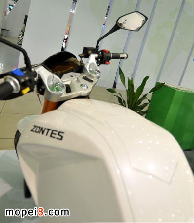 豪江ZONTES250新街跑車