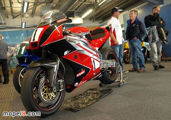 克賴頓的CR700P雙轉(zhuǎn)子發(fā)動(dòng)機(jī)的賽車