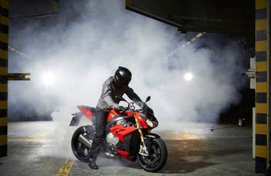 寶馬摩托全新街跑車BMW S1000R