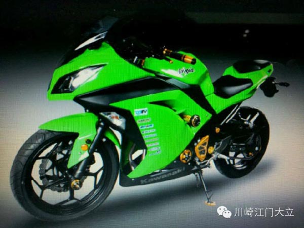 川崎摩托車油箱貼,油箱蓋貼,鏈條蓋,發(fā)動機蓋,碳纖紙的加貼,輪轂線的加貼