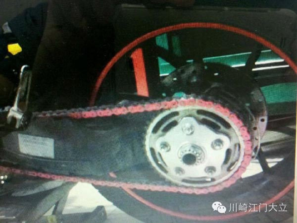 川崎摩托車油箱貼,油箱蓋貼,鏈條蓋,發(fā)動機蓋,碳纖紙的加貼,輪轂線的加貼