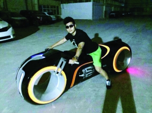 南京小伙花百萬(wàn)買“創(chuàng)戰(zhàn)紀(jì)道具摩托車