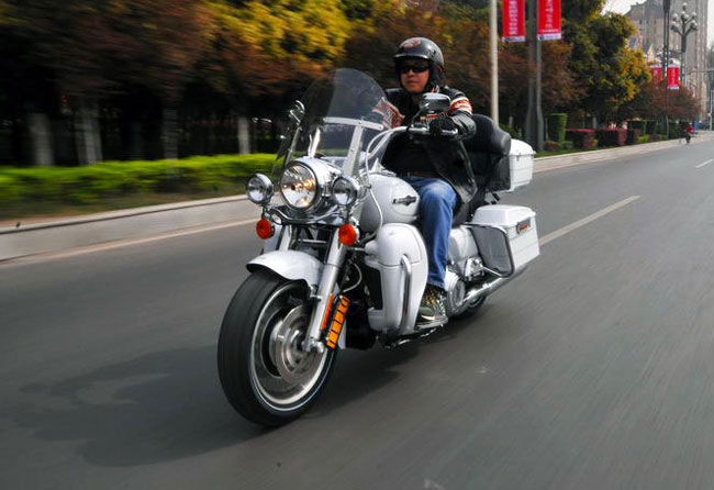 試駕哈雷883/哈雷路王(Road King)
