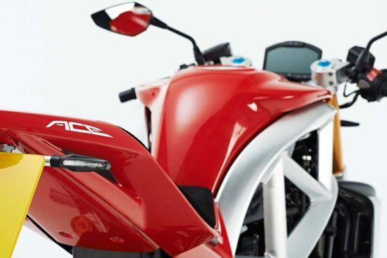 英國賽車豪門Ariel發布定制化摩托車ACE