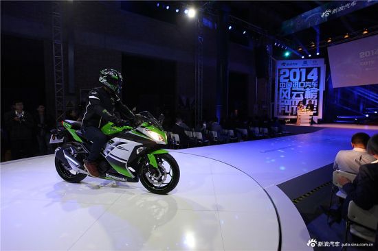川崎Ninja 250榮獲2014中國進(jìn)口汽車風(fēng)云榜年度摩托車獎