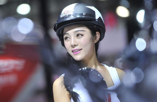 2014重慶摩博會(huì)美女模特機(jī)車模特