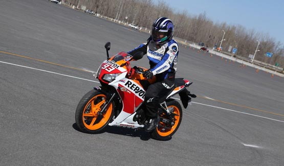 北京旗利試駕大會(huì) 本田CBR300R摩托車試駕