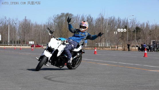 北京旗利試駕大會(huì) 本田CBR300R摩托車試駕