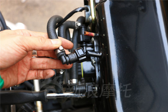 黃龍600摩托車油路汽油滲漏