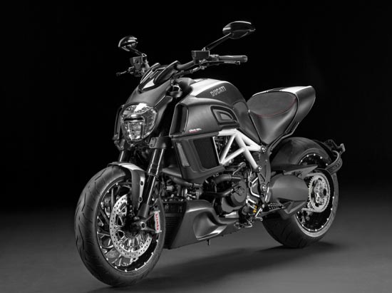 杜卡迪摩托車新款2015款Diavel Carbon魔鬼碳纖版