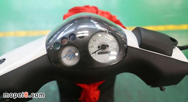 宗申•比亞喬ZIP全球銷量50萬輛紀念版踏板摩托車