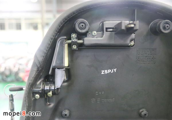 宗申•比亞喬ZIP全球銷量50萬輛紀念版踏板摩托車