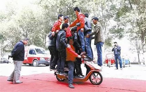 表演與實戰中的電動車載人“大賽