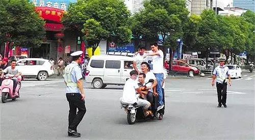 表演與實戰中的電動車載人“大賽